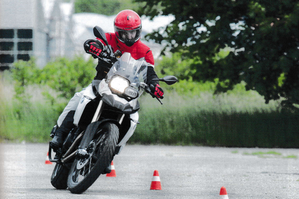 Theoretischer Fahrschulunterricht für Motorräder der FCC Fahrschulen in Knielingen, Lektion 02.
